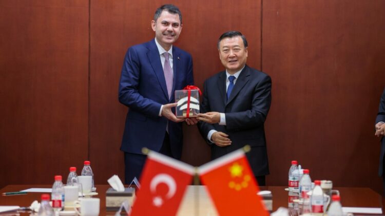 Bakan Kurum, Çin'de