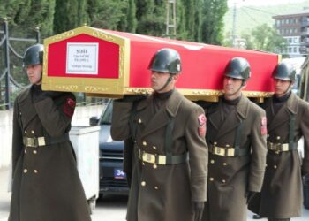 Şehit askerin cenazesi, ailesinin isteği üzerine 14 yıl sonra Tokat’tan İstanbul’a nakledildi
