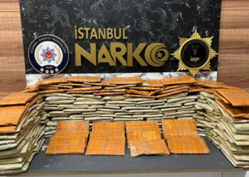 Bağcılar'da duş teknelerinin arasına gizlenmiş 92 kilo 500 gram eroin ele geçirildi