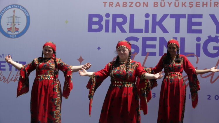 Özel öğrenciler, şenliğe renk kattı