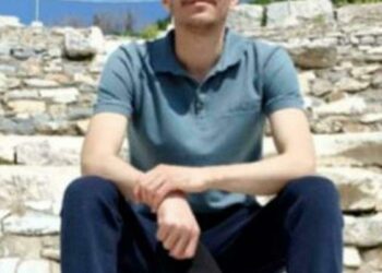 Anne, baba ve kardeşini öldüren sanık, ilk duruşmada savunma yapmadı