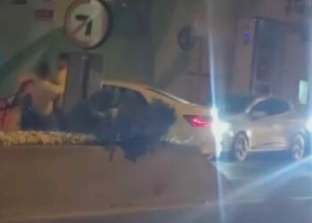 Bayrampaşa’da otomobil sürücüsü hatalı 'U dönüşü' kavgasında darbedildi