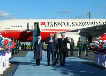 Cumhurbaşkanı Erdoğan, Kazakistan'da resmi törenle karşılandı