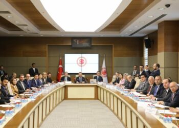 Komisyon Başkanı Oktay: Ülkemiz güvenli liman olmaya devam etmekte