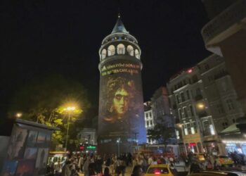 Galata Kulesi’nde kültür varlığı kaçakçılığına karşı ışık gösterisi gerçekleştirildi