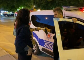 Bursa'da ATM’de unutulan 10 bin TL’yi polise teslim etti