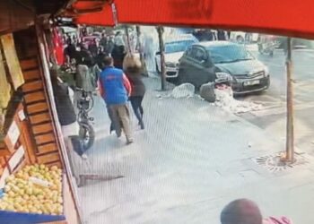 Kağıthane'de kalp krizi geçiren sürücü park halindeki araçlara çarptı