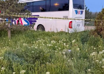 Konya'da yolcu otobüsü, TIR'a çarptı: 1 ölü, 8 yaralı