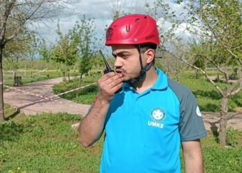 Depremi yaşayan hemşire, hayat kurtarmak için UMKE’ye katıldı
