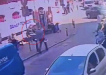 Kasımpaşa’da bankta oturan kişiyi 'yan baktın' diyerek bıçakladı