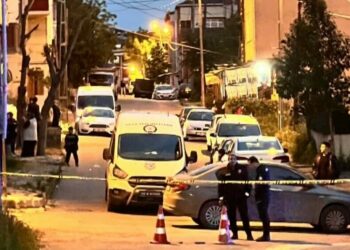 Arnavutköy’de aile içindeki silahlı kavgada başından vurularak yaralandı; kuzeni ve eniştesi gözaltında