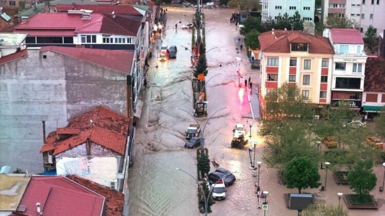 AFAD: Samsun ve Çankırı'da selin yol açtığı olumsuzluklara 1513 personelle müdahale edildi