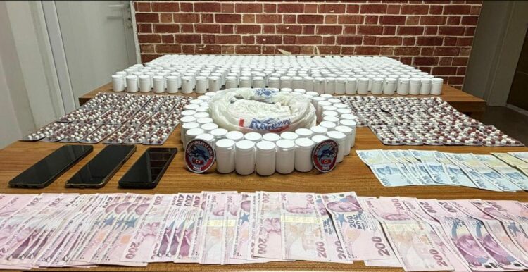 Beyoğlu'nda uyuşturucu operasyonu: 2 tutuklama