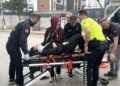 Yolun karşısına geçerken otomobilin çarptığı yaya yaralandı