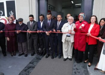 Bağcılar'da Kızılay'ın 5 bin kişi kapasiteli aşevi açıldı