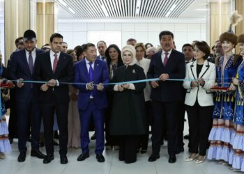 Emine Erdoğan, Kazakistan'da Sıfır Atık Eğitim Laboratuvarı'nın açılışını yaptı