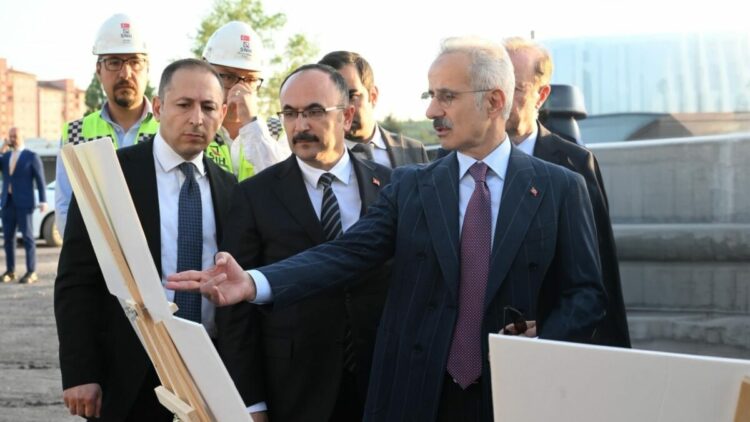 Bakan Uraloğlu, Etimesgut Havalimanı ve bağlantı yollarındaki çalışmaları inceledi