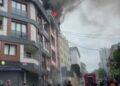 Küçükçekmece'de 4 katlı binanın çatı katında çıkan yangın söndürüldü