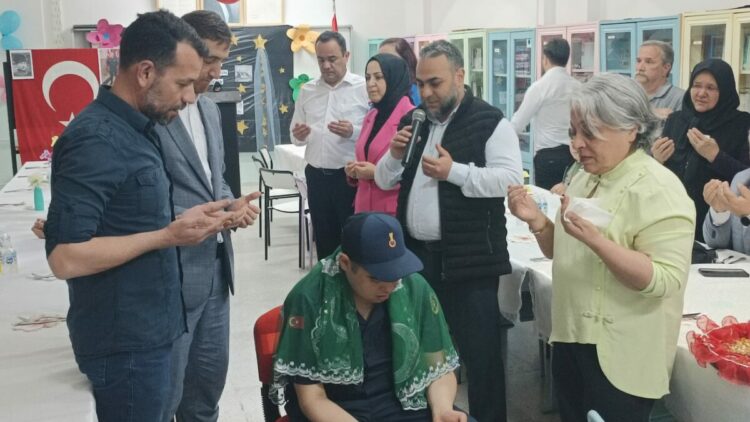 Ankara'da özel geresinimli Efe'ye asker uğurlaması