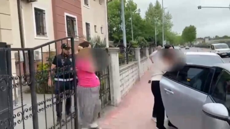 Evden ziynet eşyası çalan 2 kadından 1’i tutuklandı