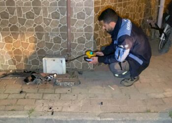 Sürücüsü rahatsızlanan otomobil, park halindeki 3 araca çarptı: 1 yaralı