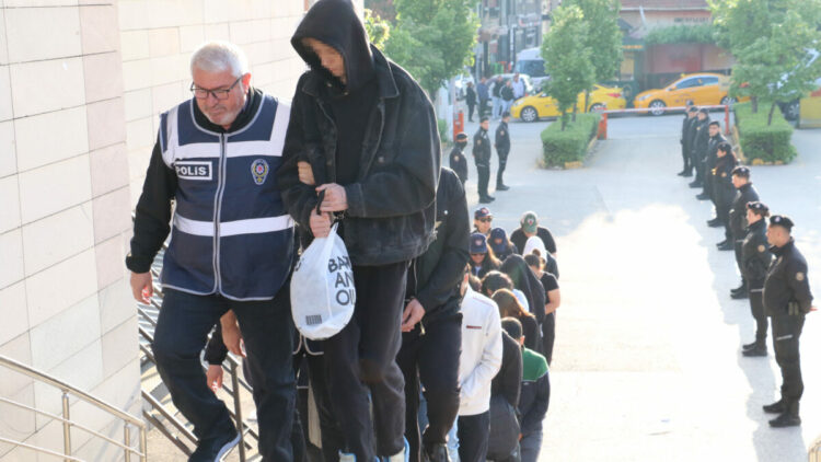 Eskişehir'de, yasa dışı bahis operasyonu şüphelileri adliyede