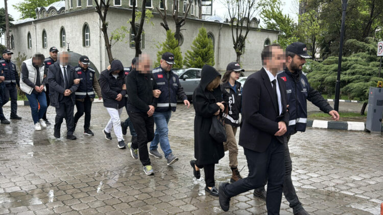 Samsun’daki rüşvet operasyonunda 8 şüpheli adliyede