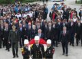 Bakan Bak, sporcu ve gençlerle Anıtkabir'i ziyaret etti