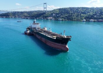 İstanbul Boğazı'nda gemi trafiği çift yönlü askıya alındı / Geniş haber- havadan aktüel görüntülerle