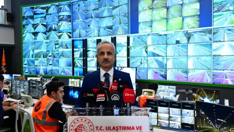 Bakan Uraloğlu: Bayram trafiğini anlık olarak takip edeceğiz