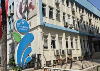 Denizli'de Merkezefendi Belediyesi'ne operasyon: 13 gözaltı