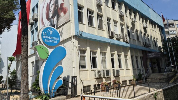 Denizli'de Merkezefendi Belediyesi'ne operasyon: 13 gözaltı