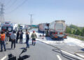 Esenyurt TEM Otoyolu'nda akaryakıt tankeriyle TIR çarpıştı- 1