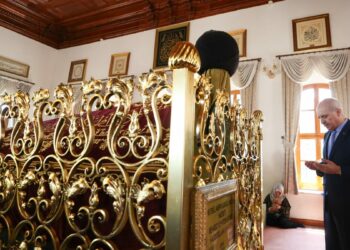 TBMM Başkanı Kurtulmuş, Bursa'da türbeleri ziyaret etti
