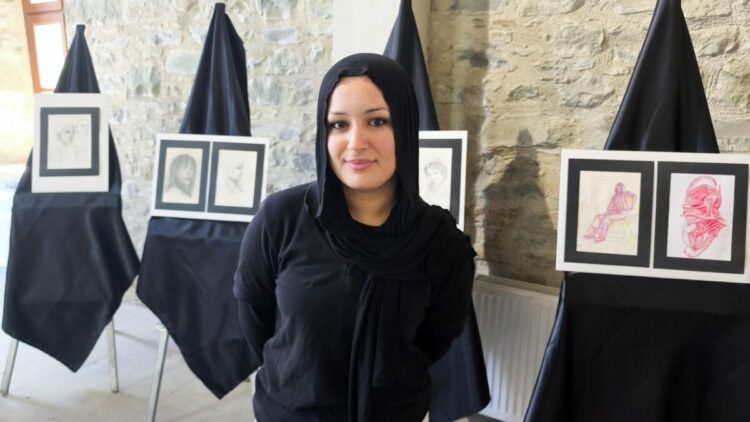 Liseli Zeynep'in kara kalem çalışmaları kent müzesinde sergileniyor