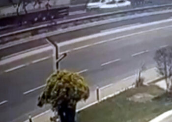 Tekirdağ'da 3 aracın karıştığı zincirleme kaza kamerada, sürücü yaralı