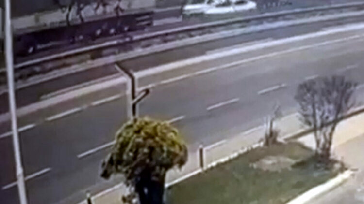 Tekirdağ'da 3 aracın karıştığı zincirleme kaza kamerada, sürücü yaralı
