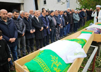 Aynı gün hayatını kaybeden anne ve oğlu toprağa verildi
