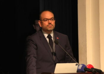 İletişim Başkan Yardımcısı Şahin: Sanal medyanın aşırı kullanımı riskleri beraberinde getiriyor