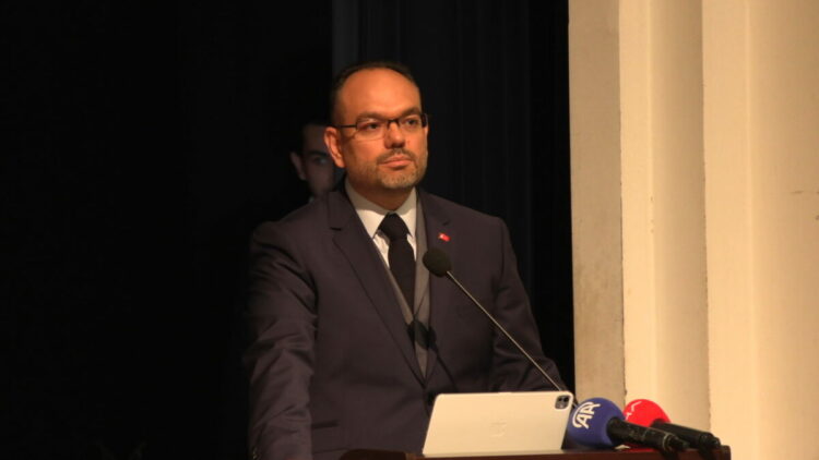 İletişim Başkan Yardımcısı Şahin: Sanal medyanın aşırı kullanımı riskleri beraberinde getiriyor
