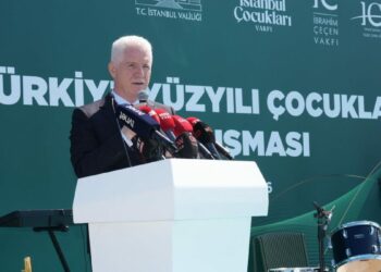 Vali Gül: Bayram harçlığı olarak önümüzdeki burs 10 bin lira olacak