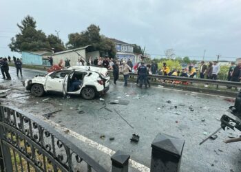 Takla atan cip, karşı şeritteki başka bir cipin üzerine düştü: 1 ölü, 7 yaralı