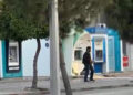Adana'da ATM'ye taşlı saldırı kamerada