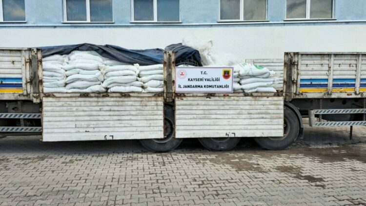 Kayseri'de 24 ton  sahte gübre ele geçirildi