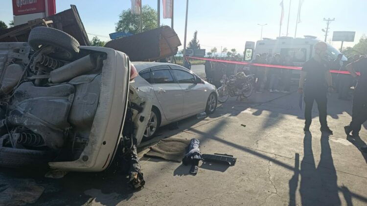 Takla atan otomobil bankta oturan iki kardeşe çaptı: 6 yaralı