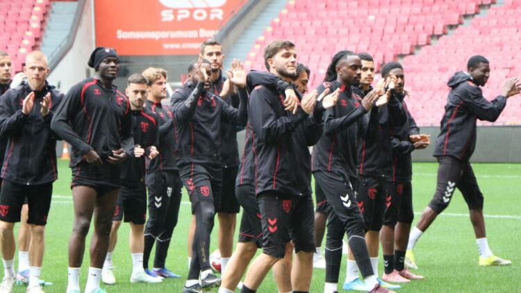 Samsunspor’da 1 antrenör ve 4 futbolcuyla yollar ayrılıyor