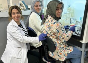 Tekstilde sentetik boyalara alternatif bakterilerden doğal renk üretildi