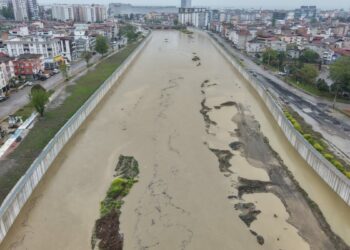 Binalarına sızan suya çözüm istiyorlar