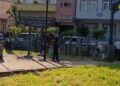 Sokak ortasında tabanca ile vurulan kadın, berber dükkanına sığındı