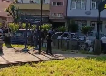 Sokak ortasında tabanca ile vurulan kadın, berber dükkanına sığındı